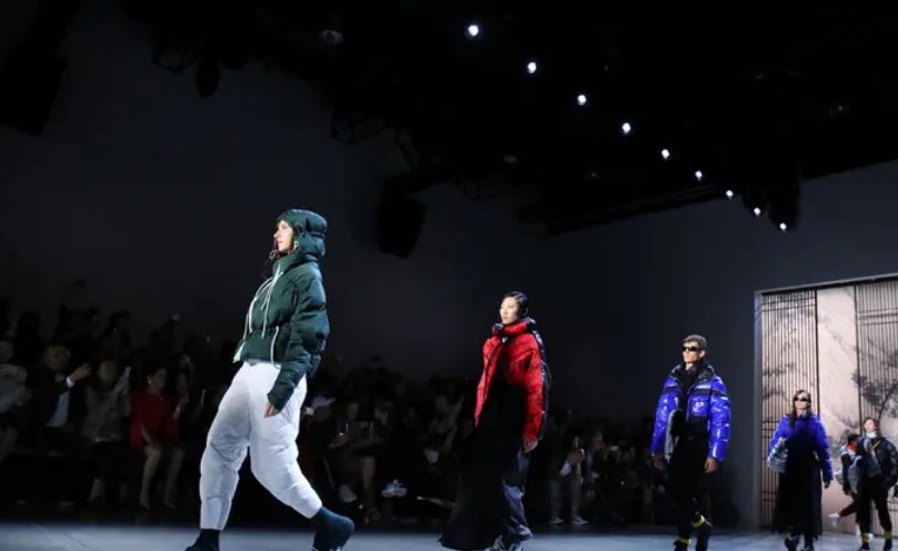 山东10后姐弟俩登上纽约时装周，这种经历对于孩子的发展好么？