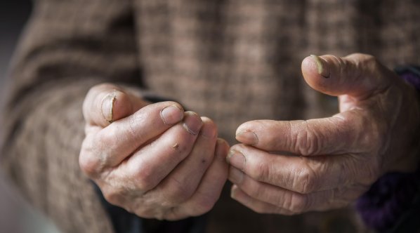 又传来噩耗，继李咏金庸后，57岁的他病逝，妻子一直陪在身边，他是谁？