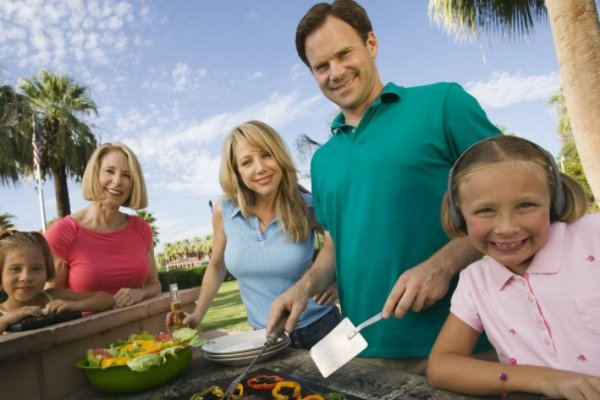 不能经常陪在父母身边，如何更好地满足父母的精神需求？