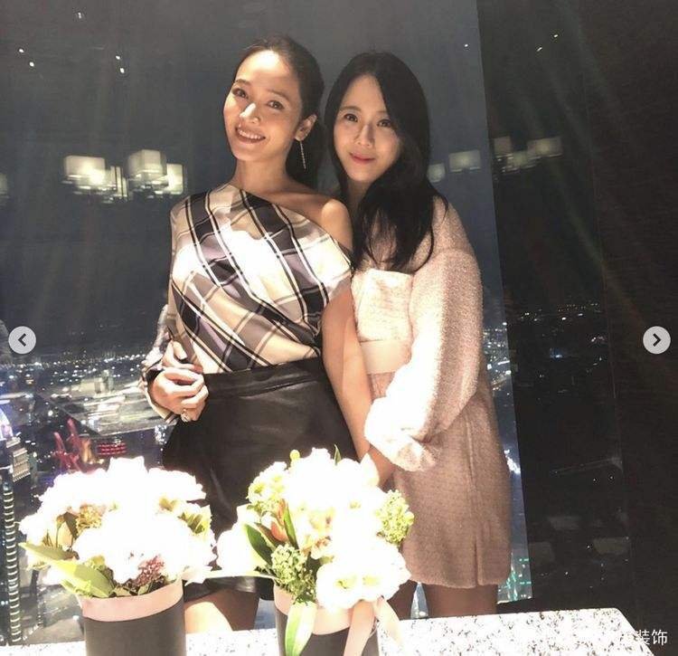 侯佩岑生日，李靓蕾低调点赞送祝福，她们之间的关系如何？