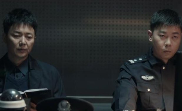 《扫黑风暴》何勇身边那个警察是好人吗？