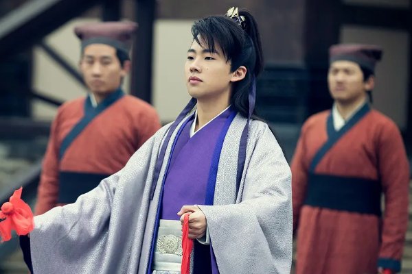 郭麒麟在《庆余年》演出中圈粉无数,为何开始郭德纲竟不知其出演这部戏?