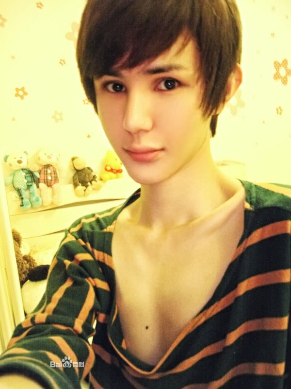 他是谁？叫什么？