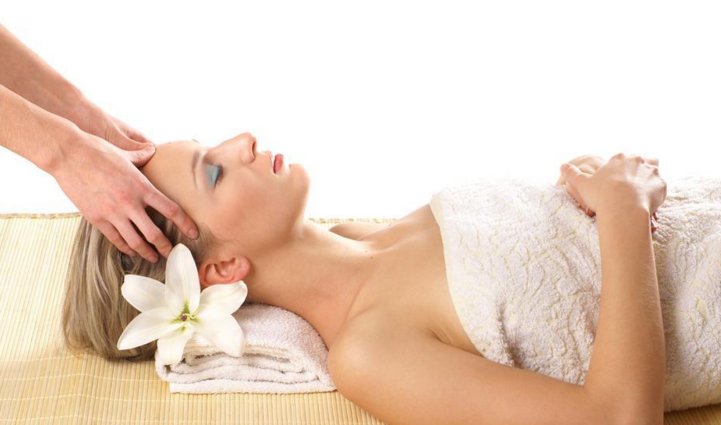 你们在不在乎老婆给别的男人做面部护理？