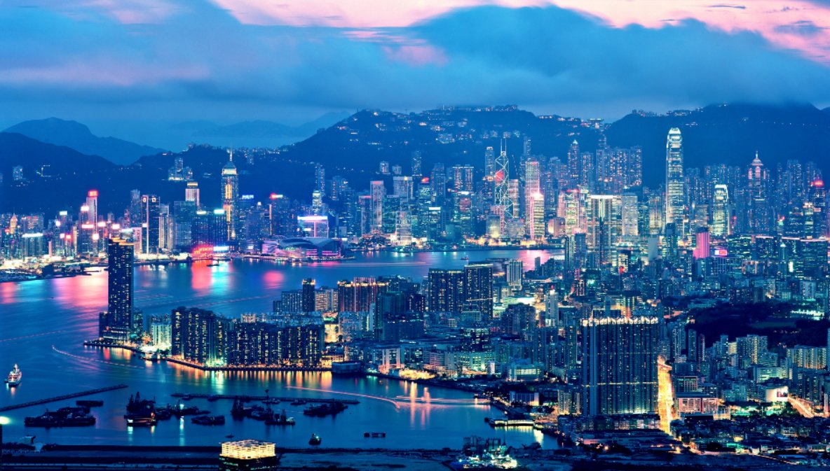 香港特别行政区行政长官的历任行政长官是谁？