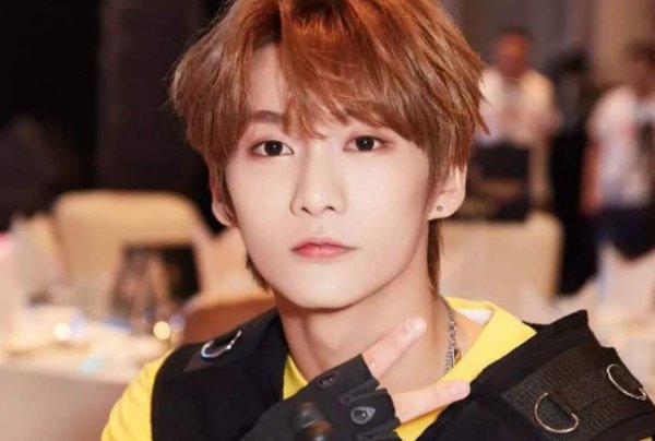 口罩诈骗的男艺人黄智博也参加过《以团之名》,为何他姐姐却说他没有收入?