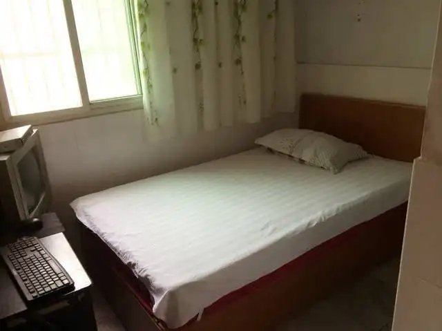 火车站外吆喝的50元一晚的宾馆能睡吗？原因是什么？