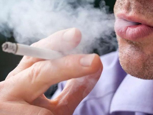 女子长期吸同事二手烟肺部长肿块,长期吸二手烟有哪些危害?