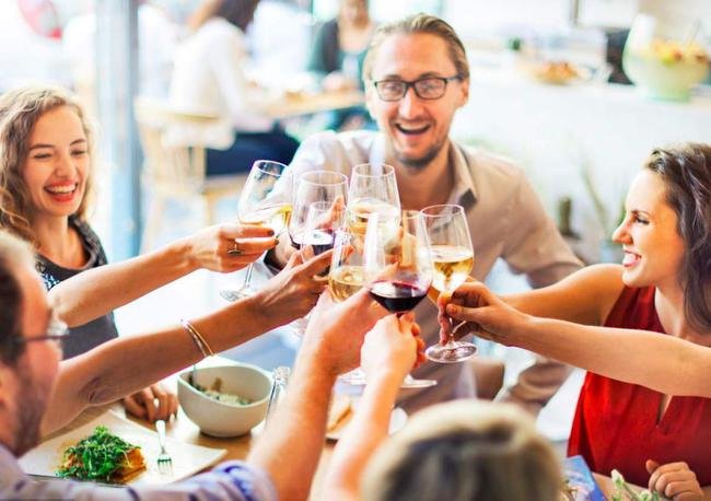 帮老板打工。饭吃了一半。老板叫我去吃饭。说很多菜吃不完。中途把我叫去了，老板这样做正常吗？