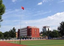 英才学校的学费是多少？