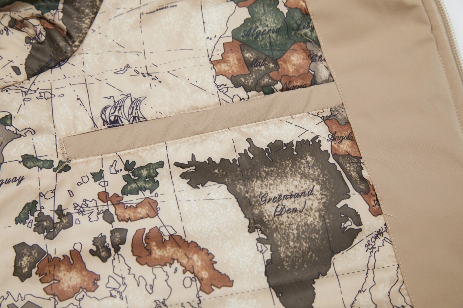 一个地图标志的衣服是什么牌子