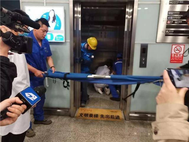 瞬间爆火的“叔叔你别拉了我害怕”，是什么梗？