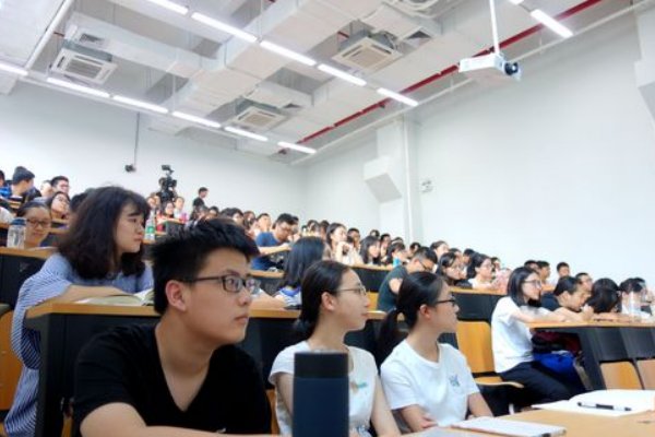大学生学思想政治课有什么作用？