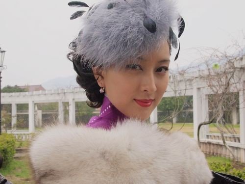 电视剧<<旗袍>>中丁默群、关萍露和钱鹏飞的原型是谁？