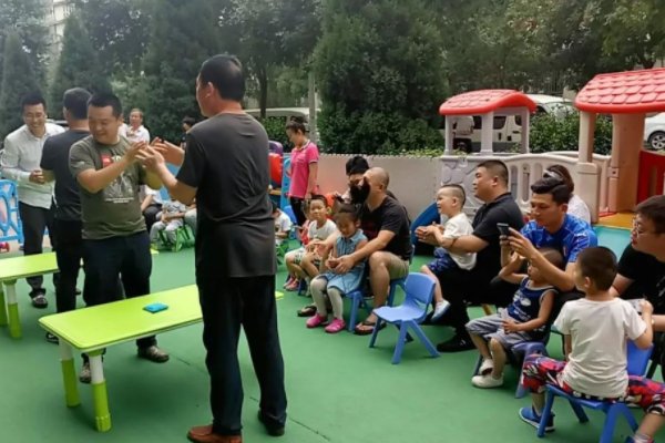 父亲节2023年是几月几日英语