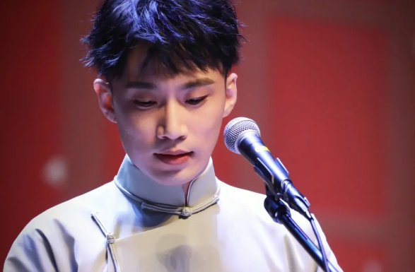 王鸥男朋友何九华资料