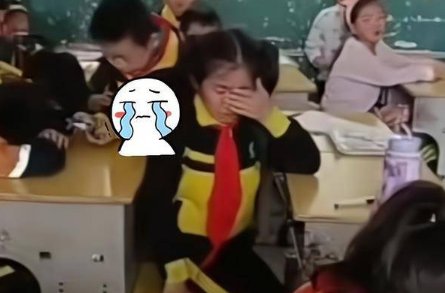 湖北一小学因疫情假期取消，同学们在教室哭成一片，老师是如何处理的？