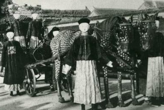 陕西小伙结婚前母亲去世，他把葬礼和婚礼一起举办，这合习俗吗？