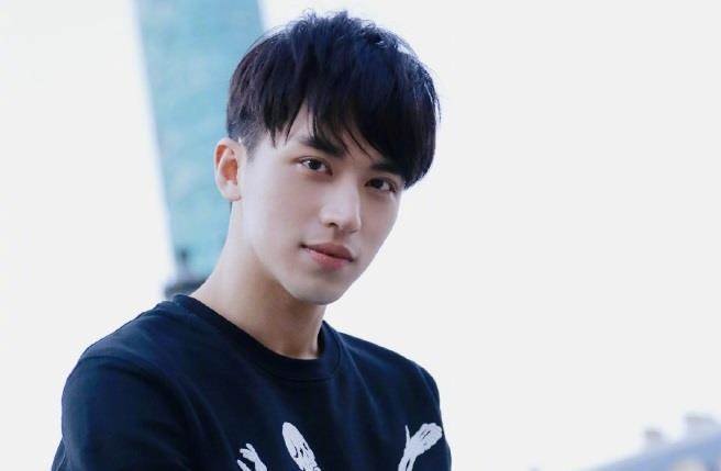 许魏洲个人资料及作品是什么？