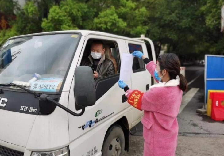 部分人员进京被劝返，疫情期间是否该减少不必要的出行？