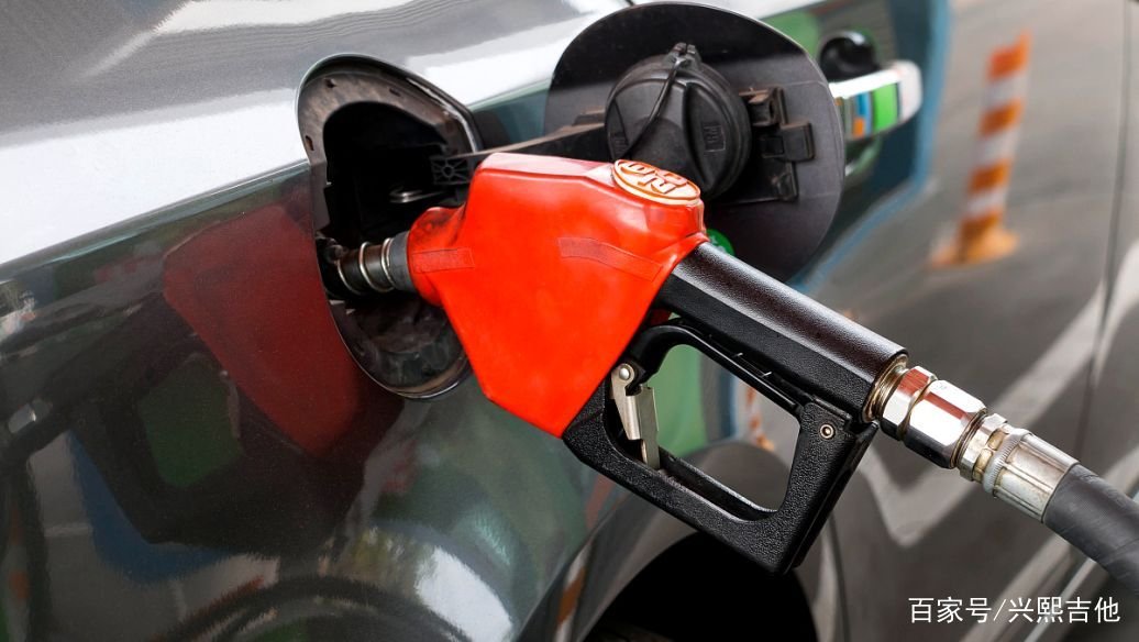 油价三度突破100美元一桶，历史上高油价都是如何回落的？