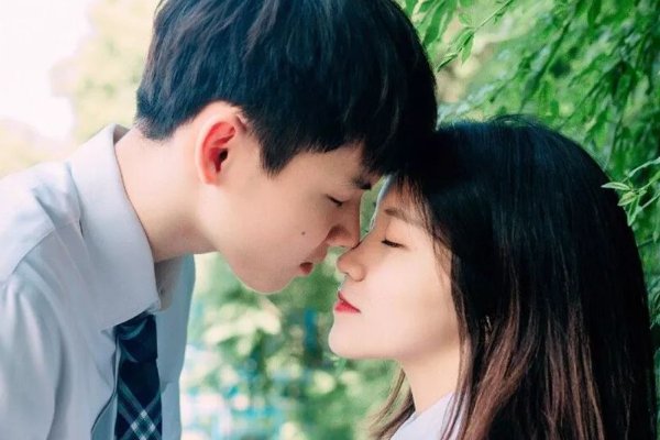 一段难以启齿的关系的摘要是？