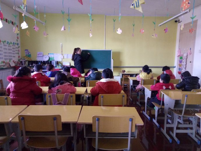 描写上课时安静的句子？