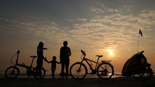 妈妈去世了不到一个月 ，爸爸每天非常难受 ，我也特别难受，怎么办？