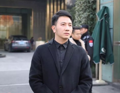 大火烧了将近2个小时，朱小贞被发现的时候，难道没有自救的机会吗？