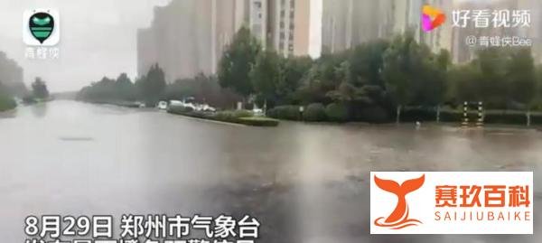 郑州一隧道积水涌出如瀑布 这是咋情况？