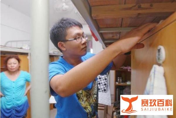 高校规定学生7点半必须起床，否则扣2分！早起床就是上进吗？