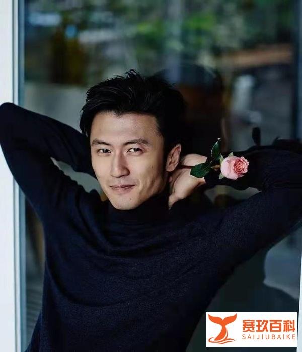 61岁张学友时隔6年重返影坛！与谢霆锋合作，网友：终于营业了