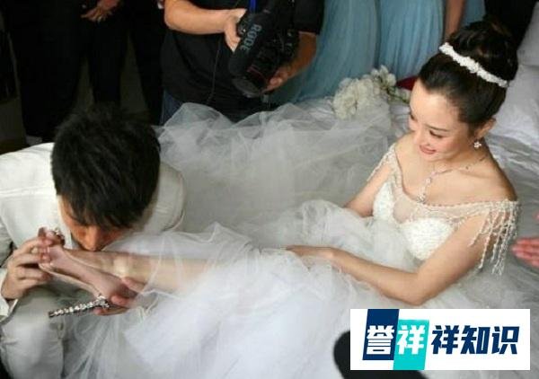 成年人卑微的瞬间，让人无奈又心疼