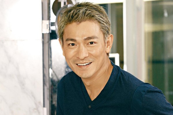 走过岁月我才发现世界多不完美是什么歌