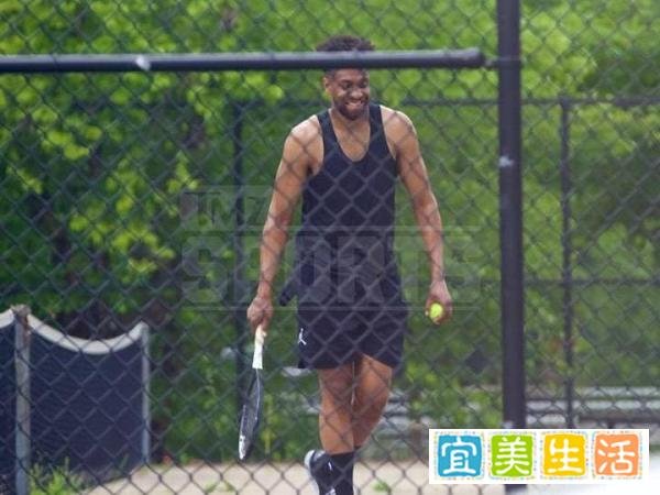 沃顿澄清：本队感染新冠的是3个人 帕克不应在公园打网球