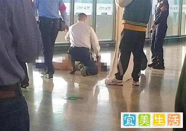 上海虹桥火车站一女子坠楼，医院：还在抢救