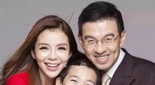 央视名嘴朱迅，一个月工资能挣多少？真实数字让人惊诧万分