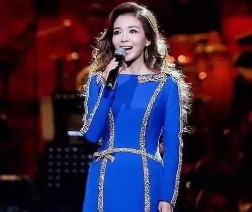 央视名嘴朱迅，一个月工资能挣多少？真实数字让人惊诧万分