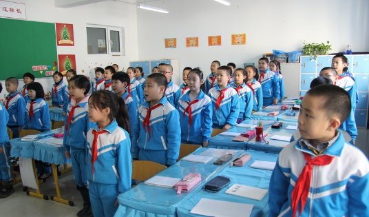 上课的“起立”用英文怎么说？