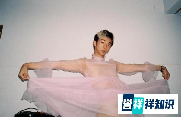 伊能静儿子再晒女装，穿彩虹衣、开同性恋派对，配文疑似宣布出柜