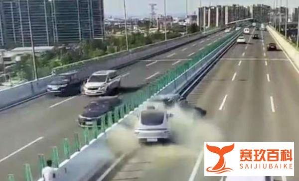 噩耗：小鹏P7高架桥辅助驾驶功能撞人致死，小鹏官方回应