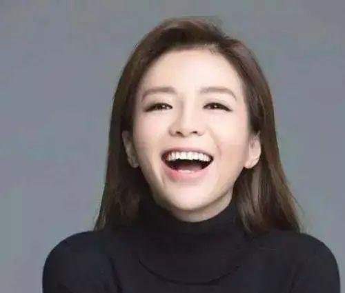 央视名嘴朱迅，一个月工资能挣多少？真实数字让人惊诧万分