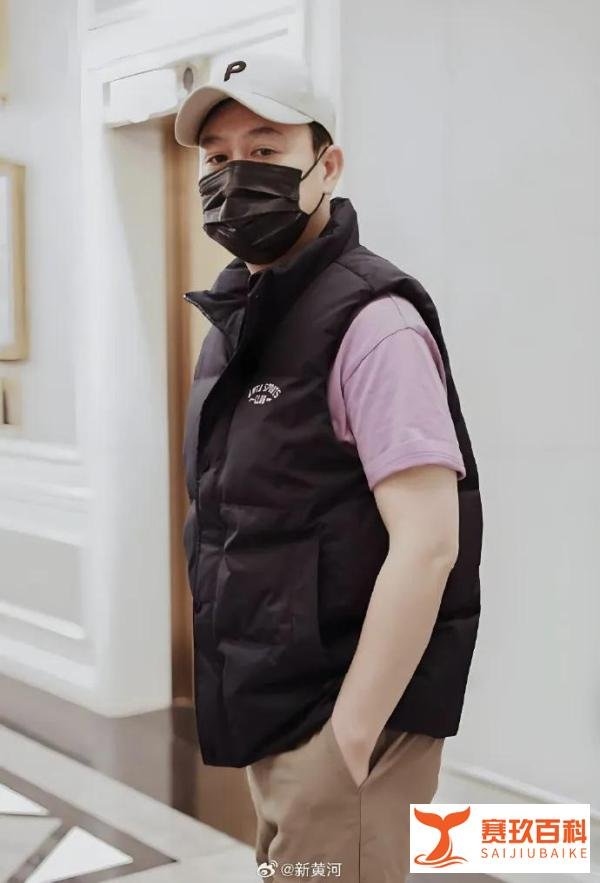 知名男演员陷舆论风波后首次现身，“家暴”“假慈善”“税务问题”？多名导演曾发文力挺！