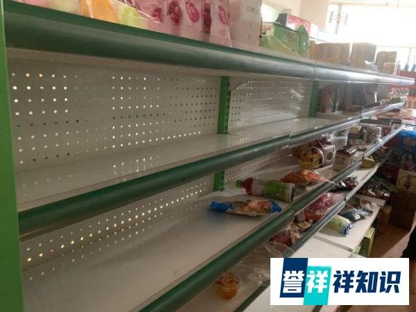 滞留伊犁旅客:有超市部分货架空了 这是咋情况？