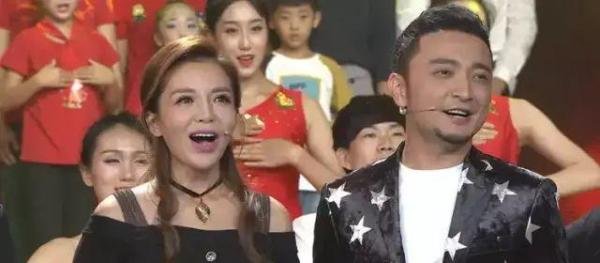 央视名嘴朱迅，一个月工资能挣多少？真实数字让人惊诧万分