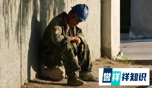 成年人卑微的瞬间，让人无奈又心疼