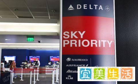 赴华航班空中返航 重抢票价格飞涨 这是咋情况？