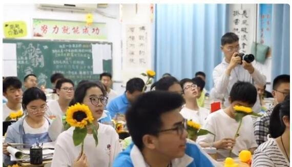 班主任送12名660分以上学生7日游 这是咋情况？