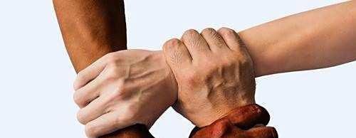 两个男孩子在一起怎么做网站