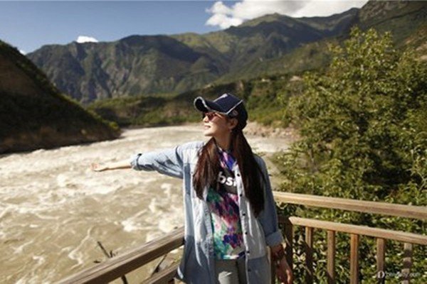 如何看待张雨绮一天要要喝十多次水？